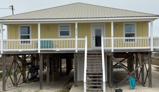 4BR/3BA with Private Beach, Pier/Boat Lift, Dog Friendly, Free Kayaks, Best WiFi