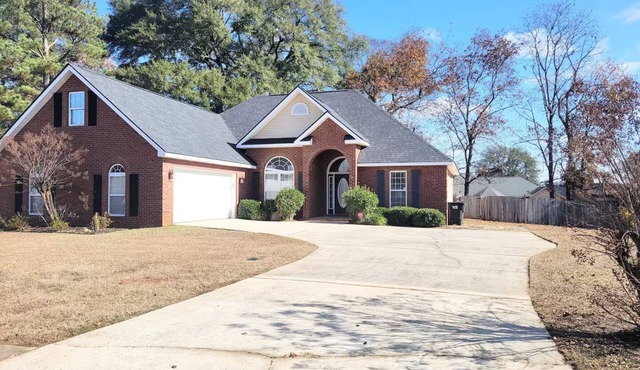 4BR-3baths and 8 beds entire bungalow, great location, Warner Robins Happy House