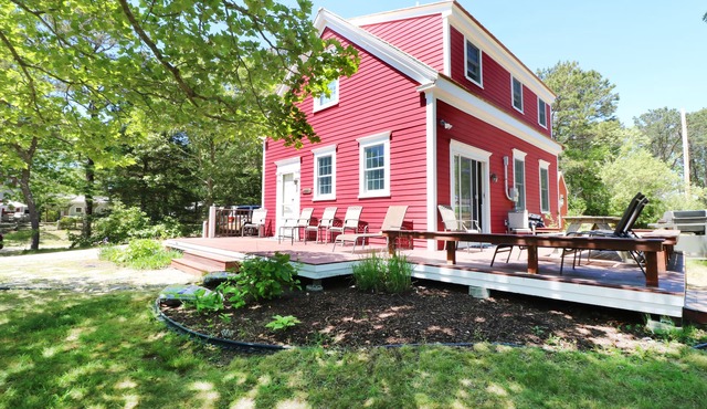 4BR/3BTH Hyannis Port House w/Ocean Views! Short Walk to 3 nice Ocean Beaches!