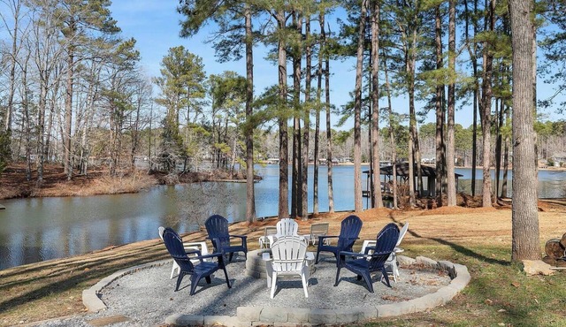 4BR/4.5BA, Screened Porch, Deck, Game Room & More!