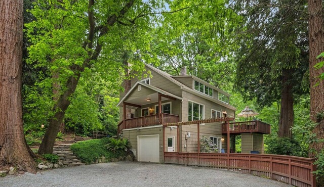 4BR 4BA The Treed Inn, Firepit Outdoor Dining and Yard