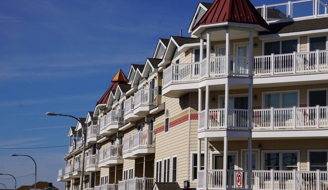 4BR 4BA Townhouse, Steps to Beach & Boardwalk, Pool + 8 Beach Badges Included