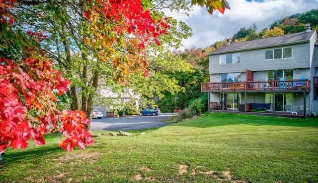 4BR/4Bath Townhome w/AC, Walk to Ski, Golf, Tennis, Hiking and More!