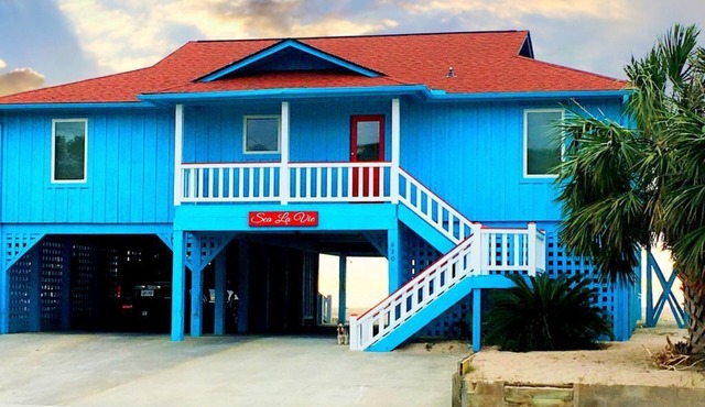 4BR/4Bth Direct Oceanfront,House,Covered Porch and fireplace!