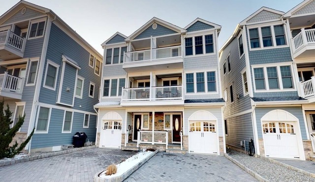 4BR, 4BTH Oceanfront Townhome