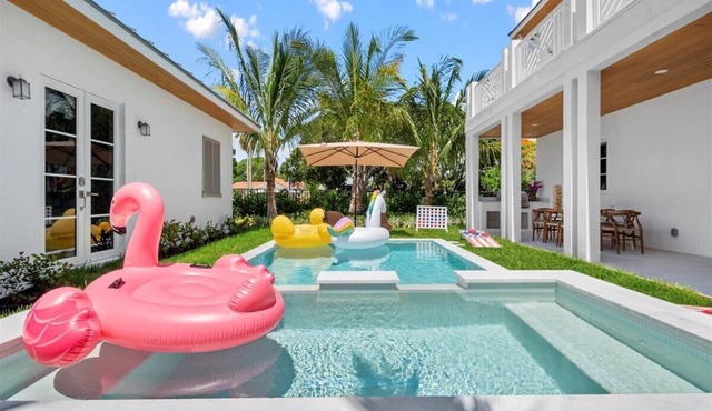 4BR/7BA Lux Pool with Guest House-5 min from Beach