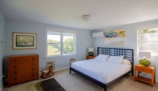 4BR Artistic Escape Overlooking Vaill Beach