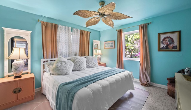 4BR Beach House Retreat Near West Palm Beach Downtown & Airport, w/BBQ & Games!