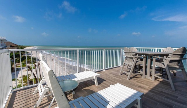 4BR Beachfront Home with Decks and Club Amenities