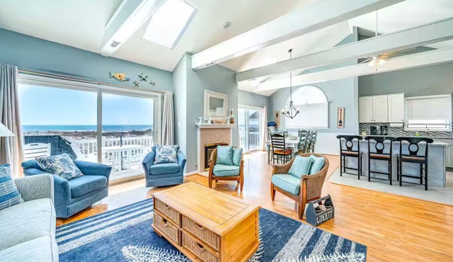 4BR Beachfront, sleeps 12, Grill, PET Friendly, Linens included! Amazing views