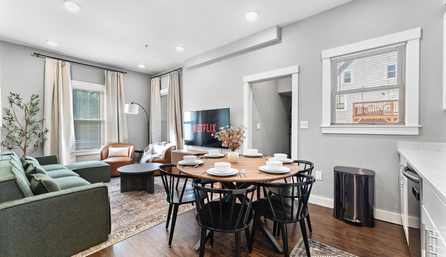 4BR Boston Lux near Harvard and MIT, 7 Min Walk to Green Line, Free Parking