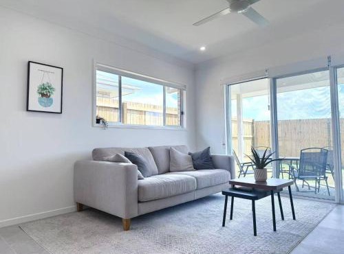 4BR Brand New, Peaceful & Well Equipped - Holiday Home in BNE