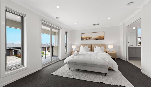 4BR Brand new werribee eco stay house