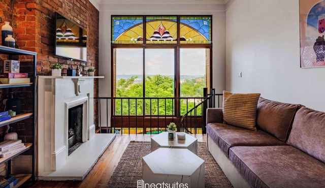 4BR Bridal/Group Retreat, Walkable, Skyline Views