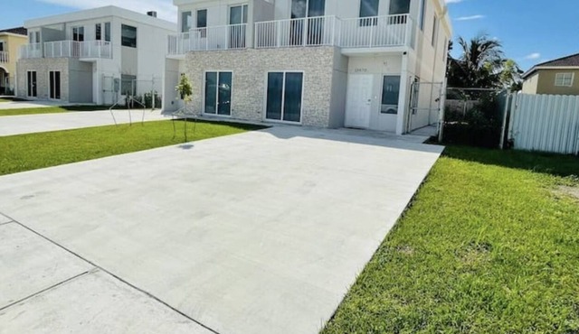 4BR by MIA F1 GP Key West Beaches Luxury Getaway Nature