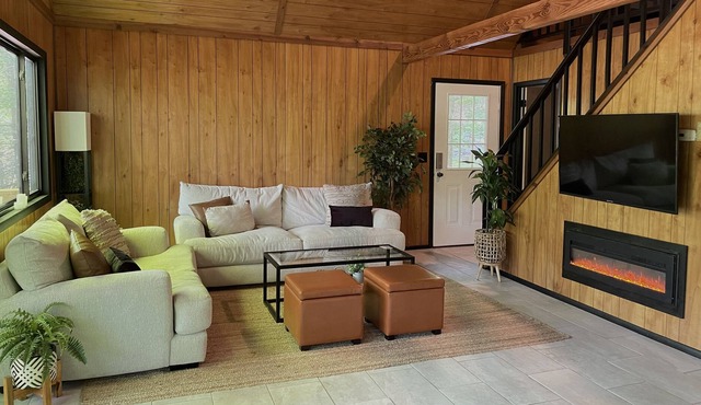 4BR Cabin in the Amenity Filled Lake Wallenpaupack Estates Lakefront Community