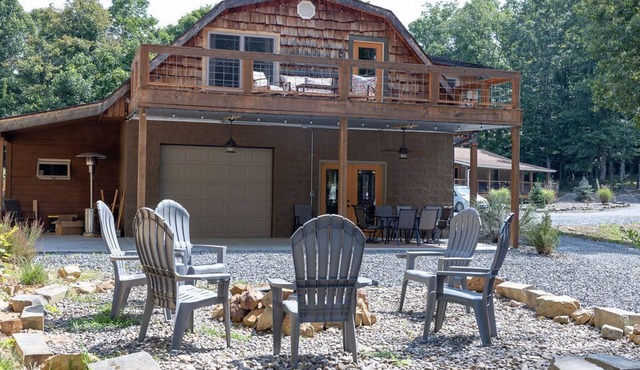4BR Cabin | Scenic Fall Views & Rafting Aventures