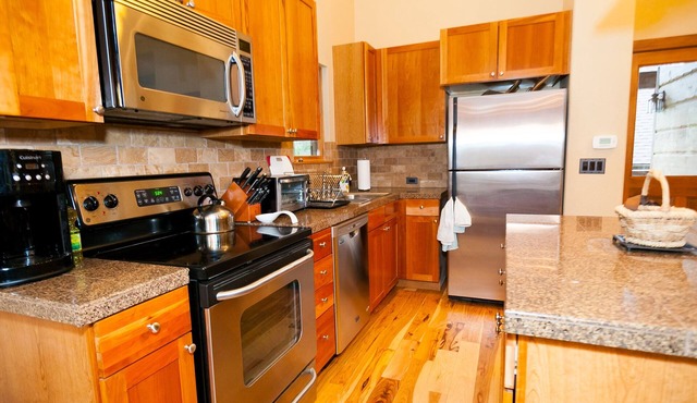 4BR cabin w private hot tub in Rendezvous, avail Dec. 24, 2023 - Jan 2, 2024