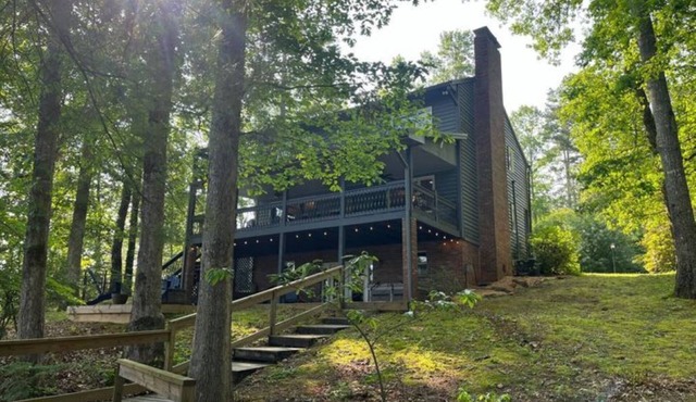 4BR Cabin with Private Dock, Hot tub, and Pool Table on Lake Nottely!