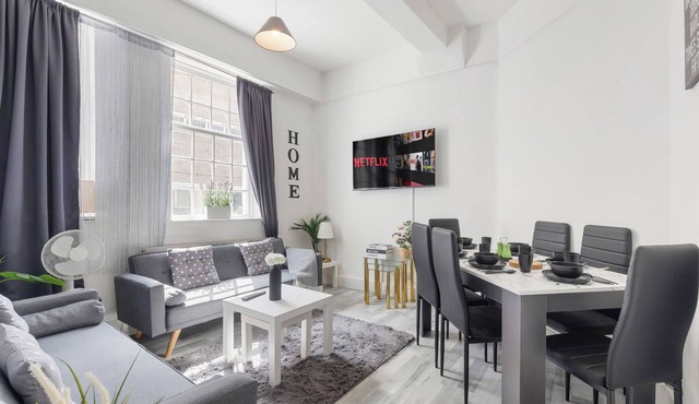 4BR Central London Townhouse Next to Tower Bridge 2 Min Walk to Aldgate Station