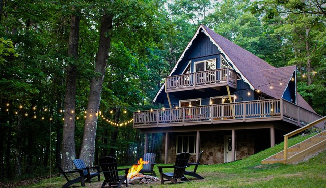 4BR charming cabin with firepit and lake access