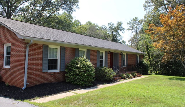 4BR Clemson Retreat:Safe, Quiet Street Near Campus & Parks