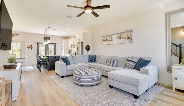 4BR Coastal Escape, Corporate Stays, Sleeps 12