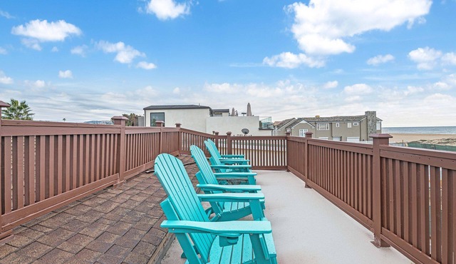 4BR Coastal Home with Rooftop Deck Close to Balboa Beach