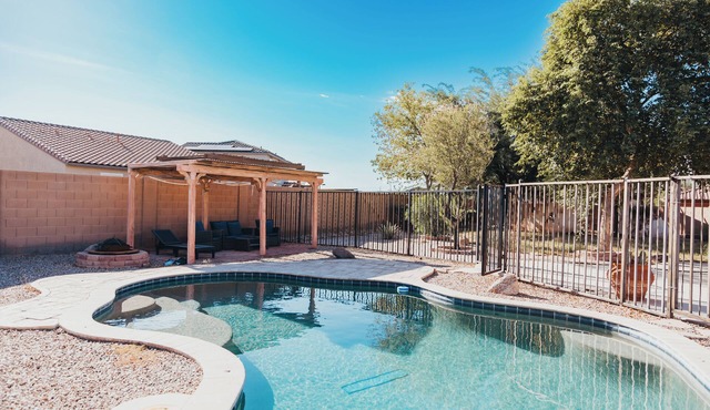 4Br Desert Resort/Large Yard/Private Heated Pool