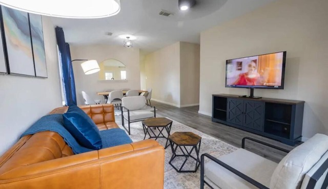 4BR/Ensuite with King Bed/TV In All Rooms/World Cup/15 min to IAH