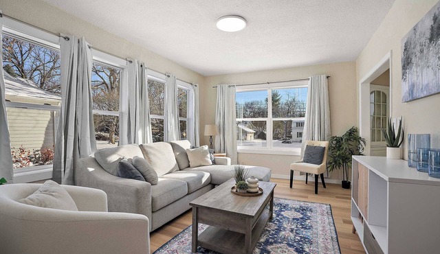 4BR Family Haven on Bartlett Blvd｜Workspaces + WiFi｜Pet Friendly｜Garage｜#42534