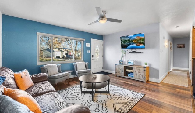 4BR Family Home | 2 King Beds | Firepit | BBQ | Fenced Yard