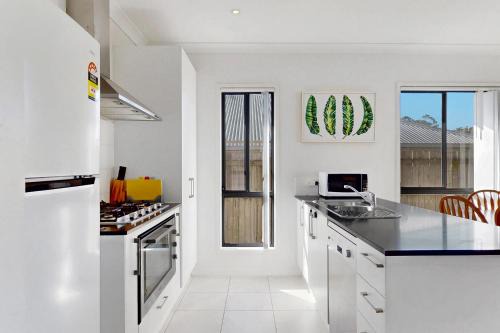 4BR Family Home Coomera Theme Parks Shopping