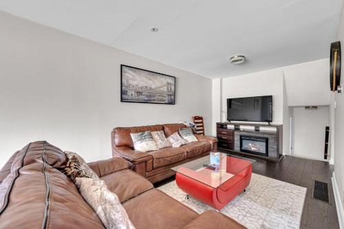 4BR Family Home with Backyard & Parking