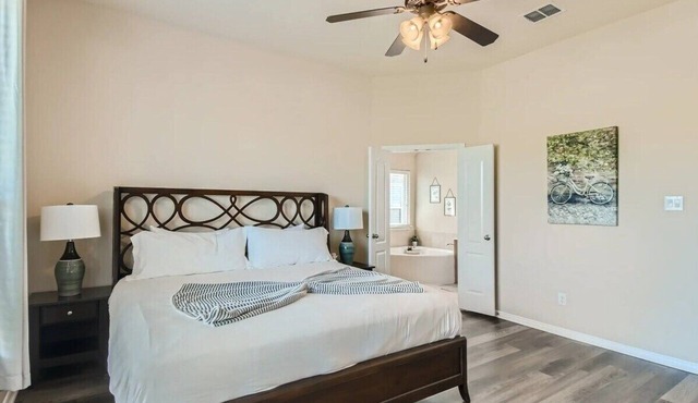 4BR Family Retreat w/Backyard and Games!