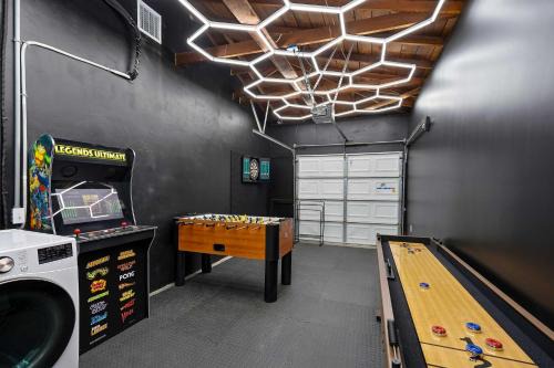 4BR Family Retreat with Hot Tub Games & Fire Pit