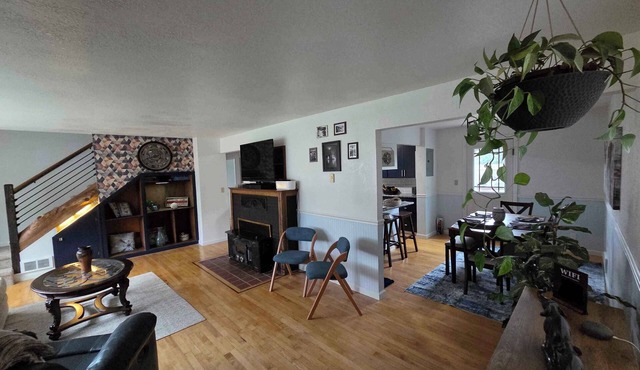 4BR Florence Coastal Home Walk to Old Town Near Oregon Dunes Pet Friendly