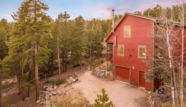 4BR Forest‑Backed Lodge | Hot Tub + Game Room