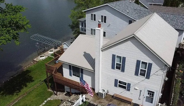 4BR Furnished Rental on Pine Lake