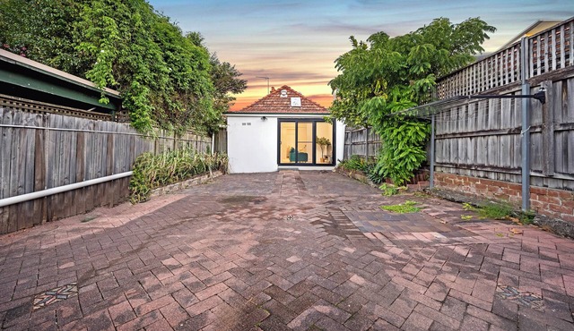 4BR Gem in Central Crows Nest