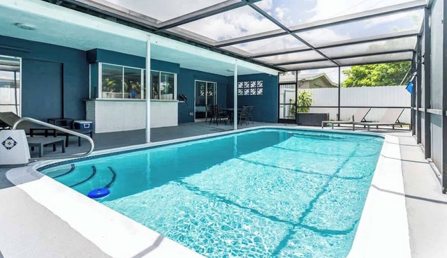 4BR Getaway + Pool + Game Room, 18-mins to Ocean