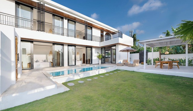 4BR Green Oasis Near Canggu - Sunset Views