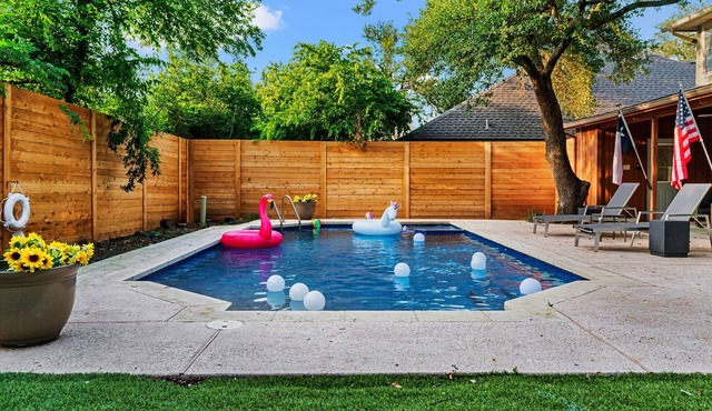 4BR ~Heated Pool+Jaccuzi+Sauna+PoolTable+Arcades+Karaoke Stage - near Domain