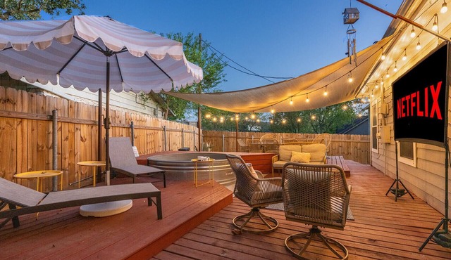4BR Heated Pool & Theater for Group, ACL/F1, Min to DT, UT, and Moody Center