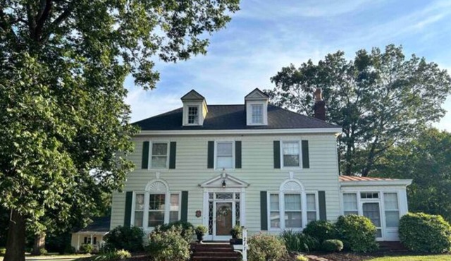 4BR Historic Home and 2BR Guest House in Reidsville