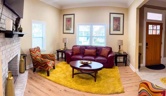 4BR Historic Savannah w/Parking & Patio