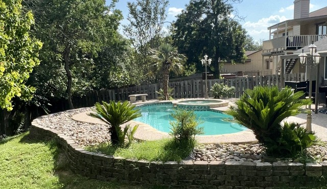 4BR Home~ Backyard Pool Oasis ~ Pet Friendly