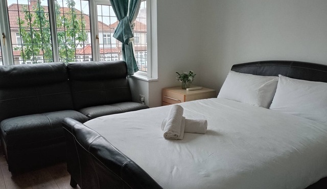 4BR Home Family/Work Stay London