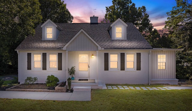 4BR home, King bedsx2, easy to HPU|Furniture Mkt|GSO|W-Salem
