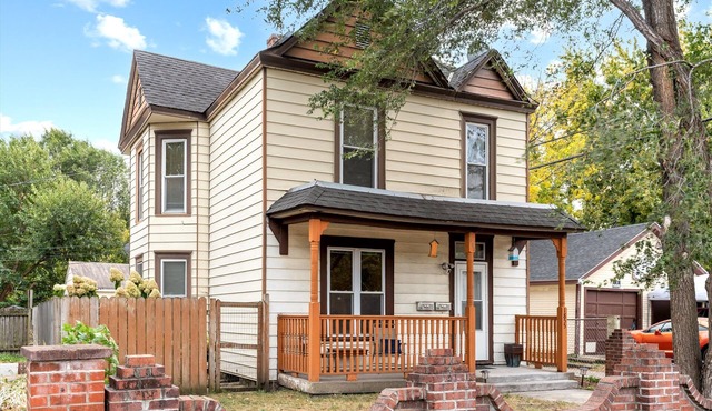 4BR Home Near Downtown Sleeps 10 - Tulip
